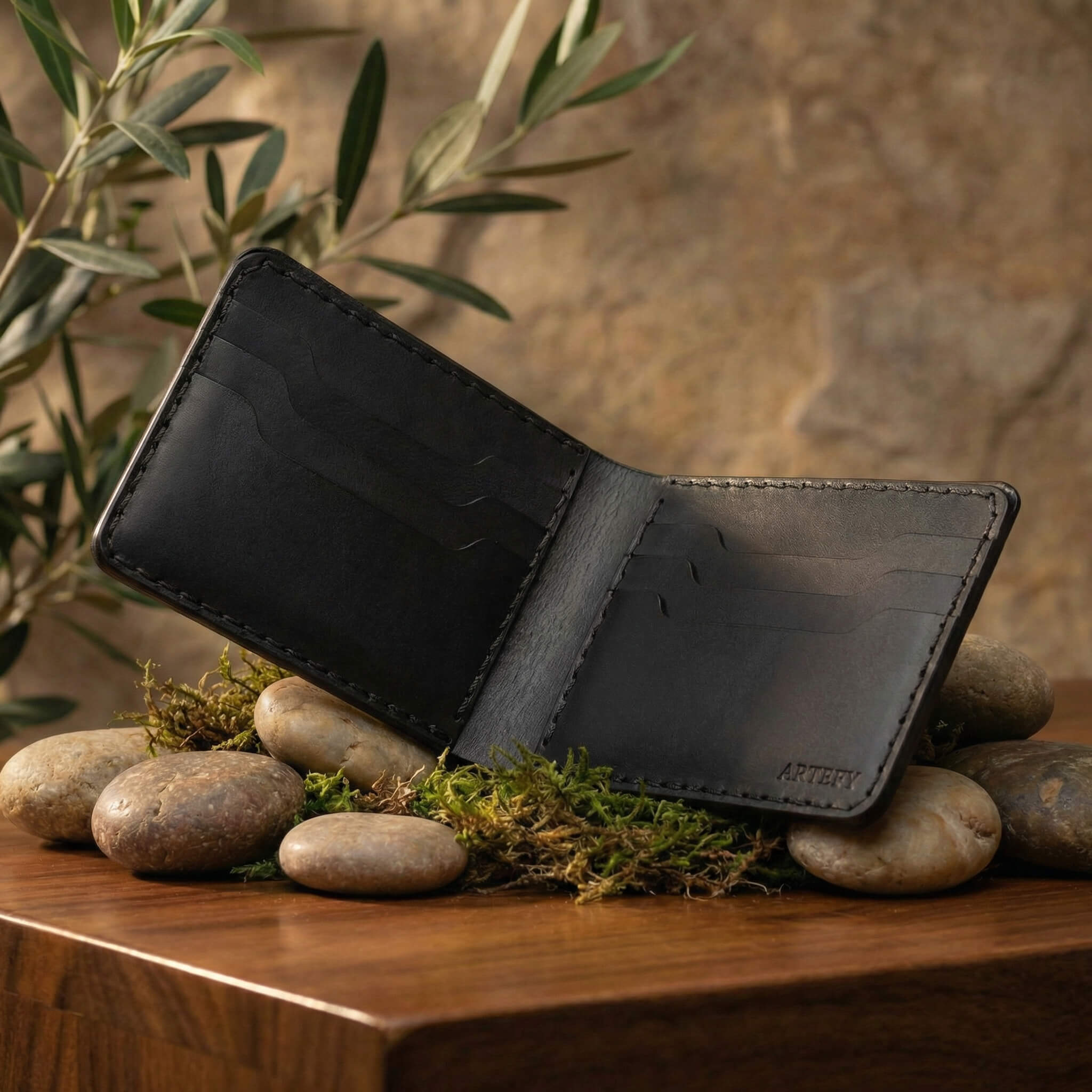 bi-fold-wallet-men-vegetable-tanned-full-grain-leather-tan-9