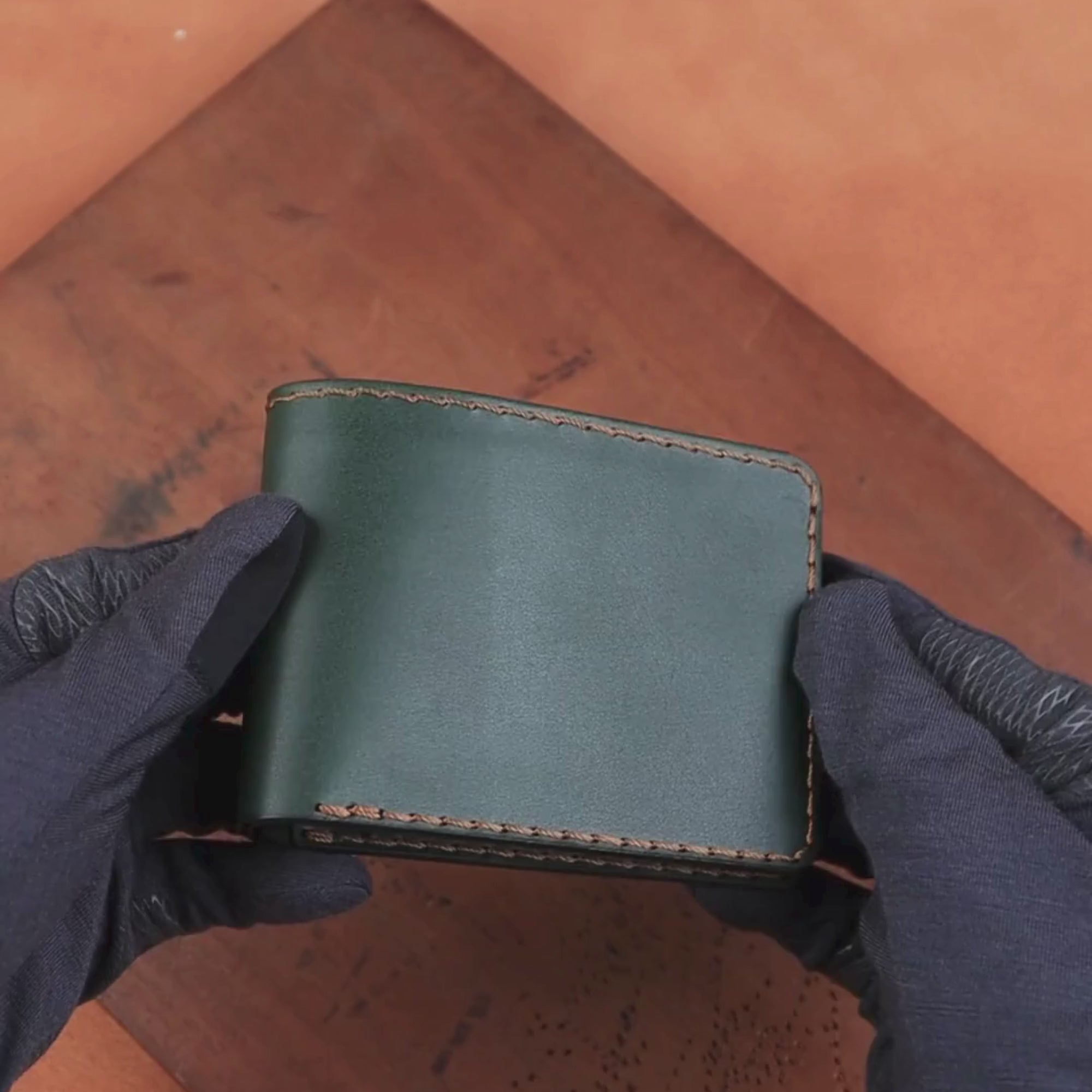 FOLD — Classic Minimalist Bifold Wallet