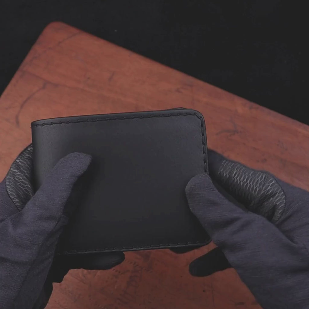 FOLD — Classic Minimalist Bifold Wallet